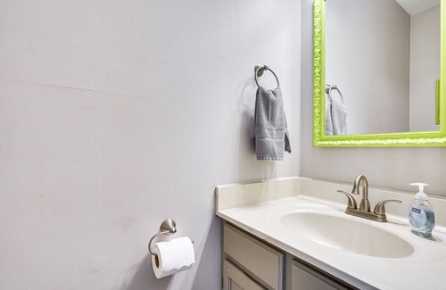 Folly Beach Apartment | Folly Beach Retreat w/Pool Access & River Views!