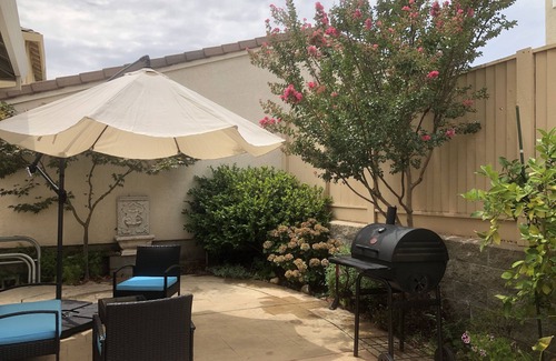 Folsom House | Folsom Executive Style with King Bed