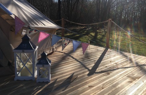 Blond RV Rental | Fonclaire Holidays - Bluebell Walk Glamping