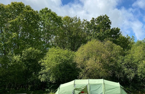 Blond RV Rental | Fonclaire Holidays - Carper's Rest Lake View