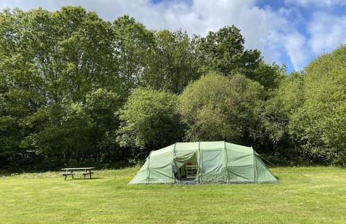 Blond RV Rental | Fonclaire Holidays - Carpers Rest Field View