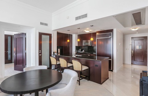 Mid Beach Condo | Fontainebleau OceanView Suite Full Kitchen, washer/dryer, FREE Valet&Spa Passes!