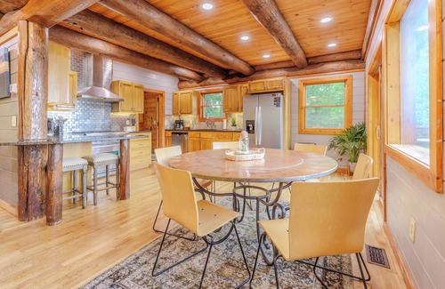 Almond Cabin | Fontana View 2 - Open Floor-plan with Two Master Suites