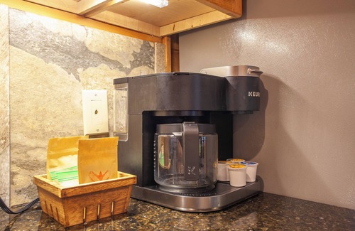 Almond Cabin | Fontana View 2 - Open Floor-plan with Two Master Suites