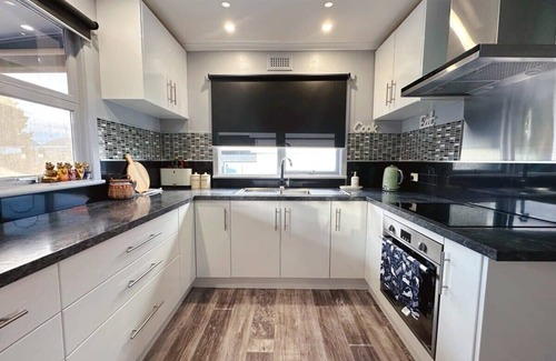 Moonah House | Fonton Blue Fun House - close to City & Airport