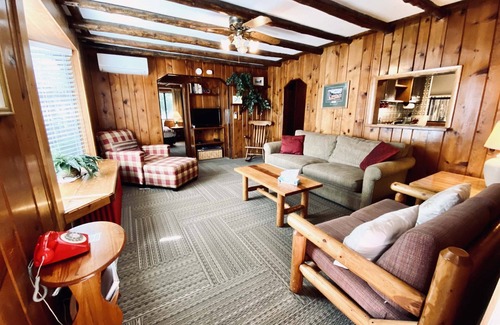 Lower Arapahoe Hotel | Foot of the Mountain Motel