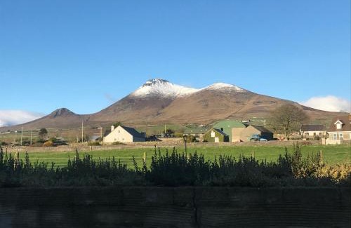 Annalong House | Foot of the Mournes - Cottage - Sleeps 4 - Parking