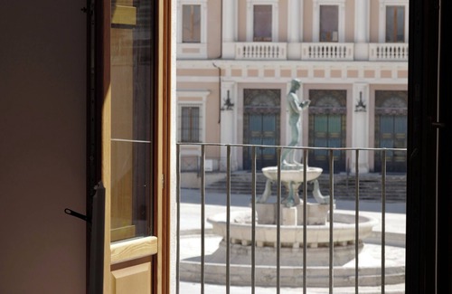 L'Aquila House | Foot of the Square
