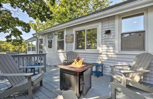 Plainville House | Football Fans Lake Retreat - 5 Mins to Gillette!