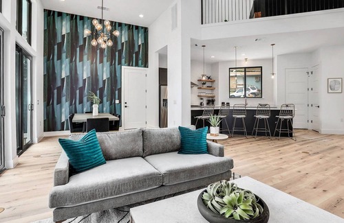 Riverside House | Football Fave - Pool, 5 Min to Downtown, Photo Op!