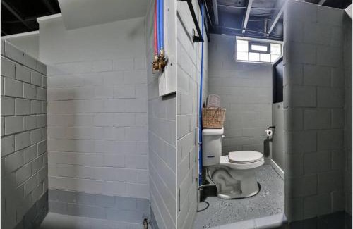 Canton House | Football Hall of Fame Hideaway-Cozy and Convenient