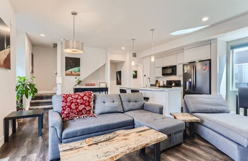 Lakewood House | Foothills I Red Rocks I W Denver 3bd 2ba Townhome