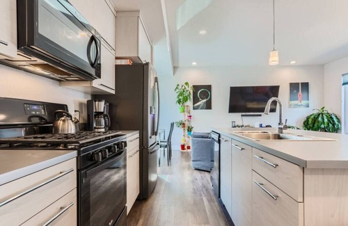 Lakewood House | Foothills I Red Rocks I W Denver 3bd 2ba Townhome