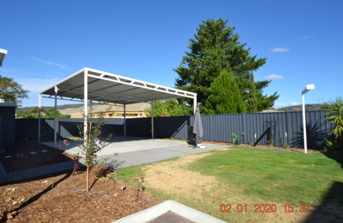 Kelmscott House | FOOTHILLS LIVING ONLY 30min TO PERTH CITY