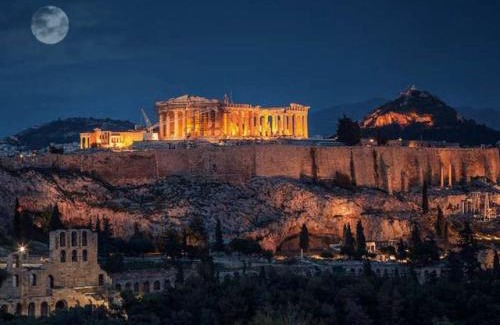 Thissio Apartment | Foothills of Acropolis-Thissio 3 bdrm apartment