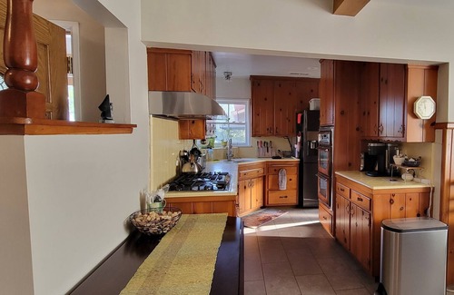 North Arroyo House | Foothills Retreat House near the Rose Bowl