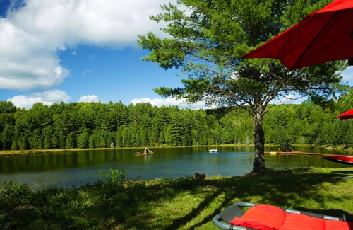 Hastings Highlands Resort | Footprints Resort - Rooms & Cabins with Private Lake