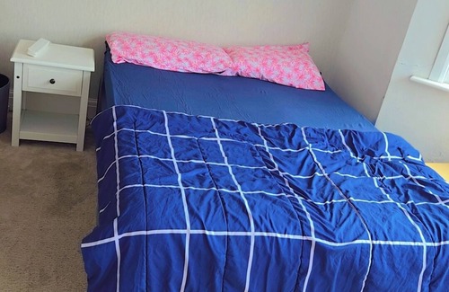 Wembley Central Bed & Breakfast | Footsteps away from wembley stadium. Best prime Location in wembley!nFamily Room