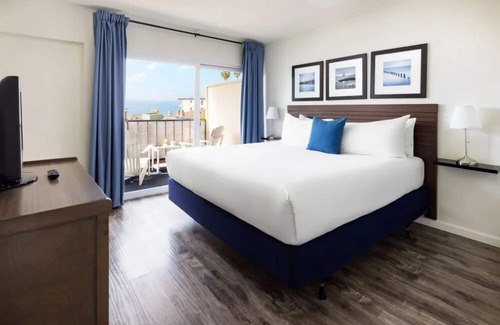 Laguna Beach Hotel | Footsteps to Fun: 2 Oceanfront Rooms with Pools & Laguna Beach Vibes