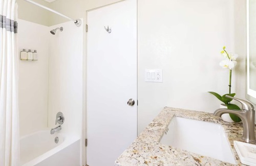 Laguna Beach Hotel | Footsteps to Fun: 2 Oceanfront Rooms with Pools & Laguna Beach Vibes