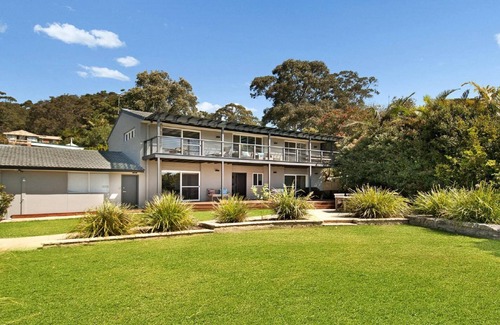 Pretty Beach Central Coast House | 'Footsteps to the Bay' by Accom Holidays