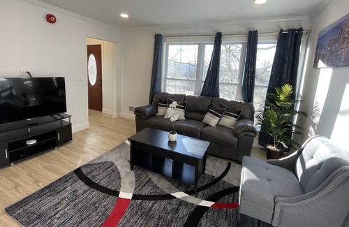 Hastings-On-Hudson House | For Big Family | ♛7 BR,5BA, 5★Location, Deck