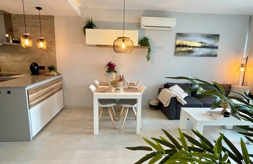 Los Altos Apartment | For rent: Penthouse Casa Esmeralda with large roof terrace, sea and pool view.