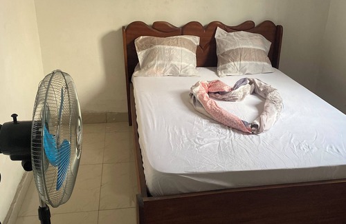 Kinshasa House | For rent whole house 2 bedrooms, 2 shower rooms, WC, living room.