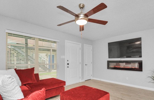 Brookhollow Apartment | For the Love of Red