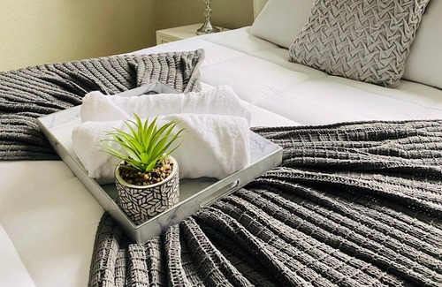Brookhollow Apartment | For the Love of Red