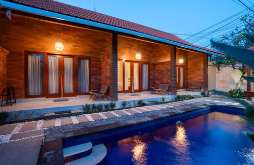 Babakan Villa | For Travellers Who Miss Home! Private Room with High Speed Wifi & Great Location