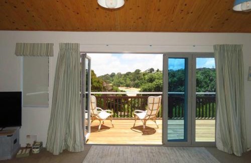 Karkari Peninsula House | Forbes Hillside Hideaway