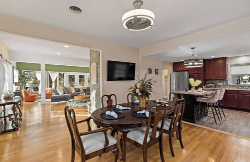 Homewood House | Fore Peace & Love at the Golf House 4 Beds, Lots of Light Warm Retreat