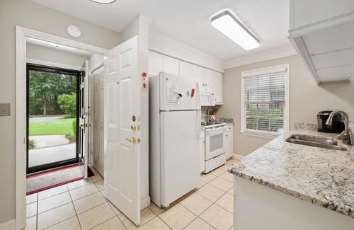 Pawleys Island Condo | Fore Your Pleasure at Pawleys Plantation,Pet-friendly 2BR, ground floor, golf resort with pool.