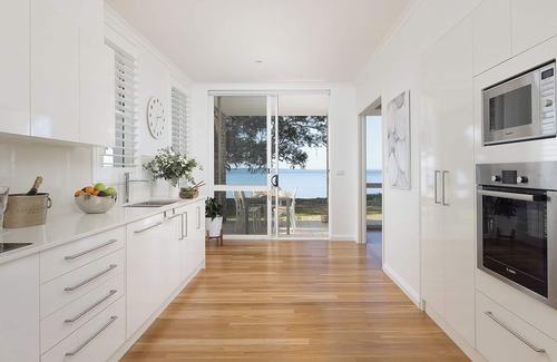Salamander Bay House | Foreshore Beach House - Stunning waterfront home