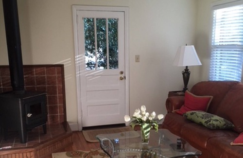 Forest Acres House | Forest Acres Bungalow - Ft.J 5min, USC/DT 10 min.