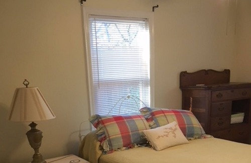 Forest Acres House | Forest Acres Bungalow - Ft.J 5min, USC/DT 10 min.