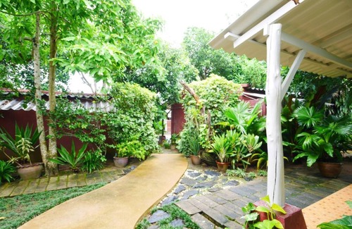 Chalong House | Forest Bungalows & Mama's Restaurant