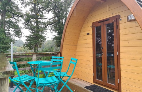 Pouligny-Notre-Dame House | Forest cabin near nautical base with terrace and parking