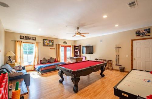 Oakhurst House | Forest Cabin by China Creek