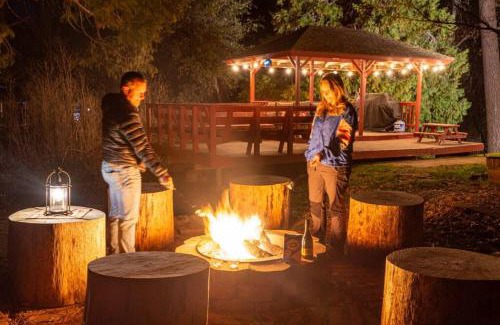 Oakhurst House | Forest Cabin by China Creek