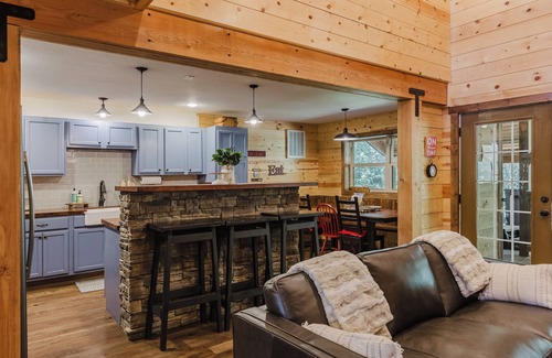 San Juan River Village Cabin | Forest Cabin | Hot Tub, Trails, Near Skiing & Town