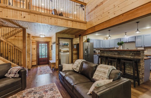 San Juan River Village Cabin | Forest Cabin | Hot Tub, Trails, Near Skiing & Town