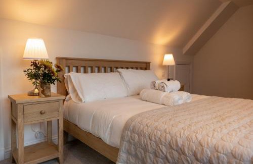 West Laroch Apartment | Forest Corner Luxury Apartment with Hot Tub
