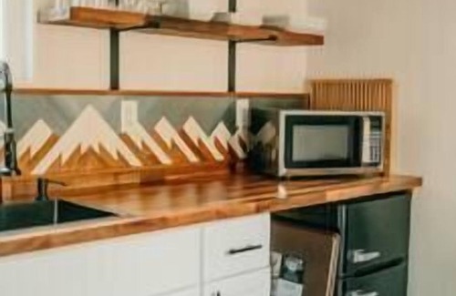 Grants Pass Cabin | Forest Cottage | Hot Tub, Outdoor Baths & Alpacas