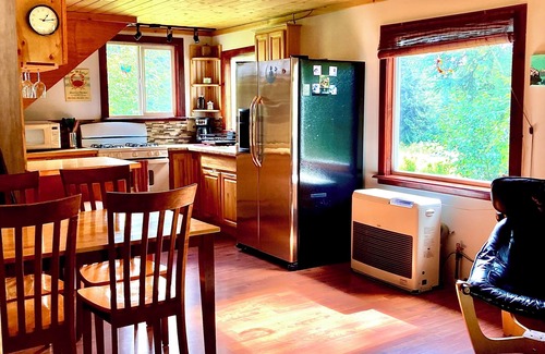 Fritz Creek Cabin | Forest Creek cabin is nestled away in the woods offering a quiet retreat.