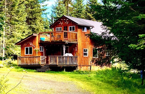 Fritz Creek Cabin | Forest Creek cabin is nestled away in the woods offering a quiet retreat.