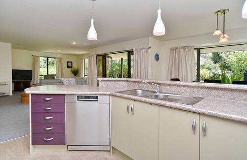 Parklands House | Forest Drive - Forest Drive: Spacious three bedroom house