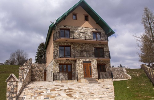 Zabljak Apartment | Forest Edge Two-Bedroom Apartment in Zabljak