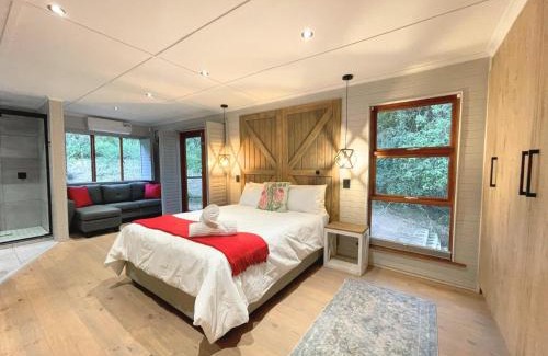 Keurboomstrand Villa | Forest Escape w Pool Jacuzzi Pizza Oven